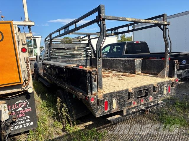 Ford F-550 Lastbil med lad/Flatbed