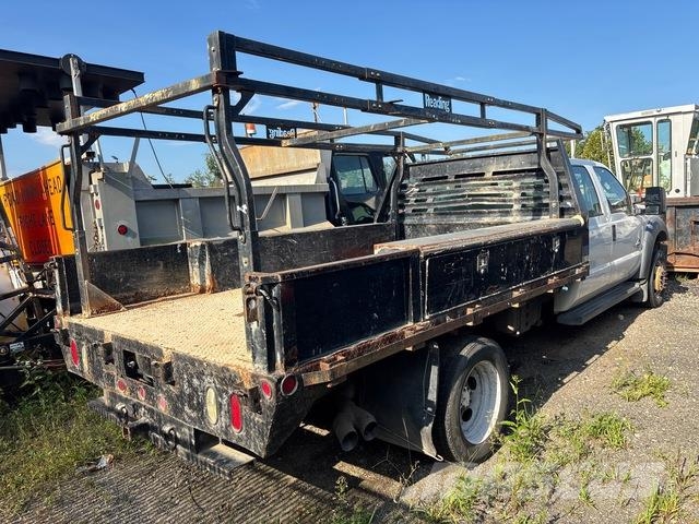 Ford F-550 Lastbil med lad/Flatbed