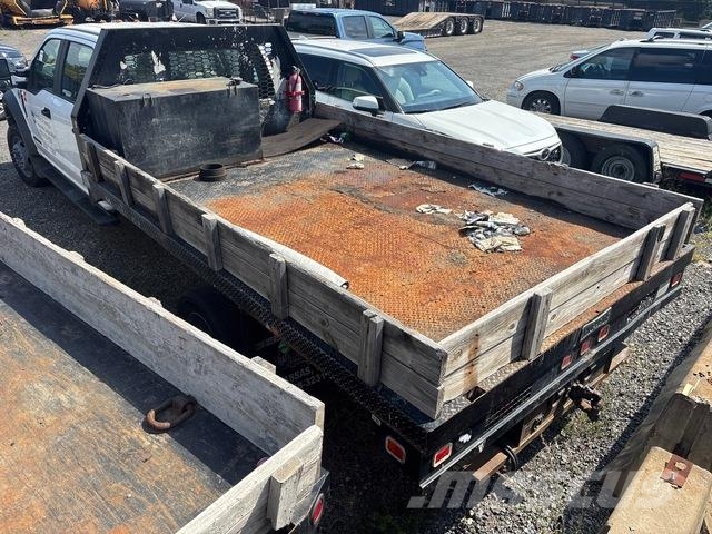 Ford F-550 Flatbed / Dropside trucks