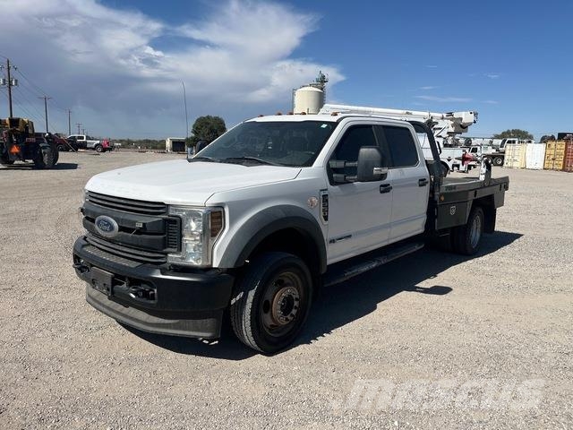 Ford F-550 Tovornjaki s kesonom/platojem