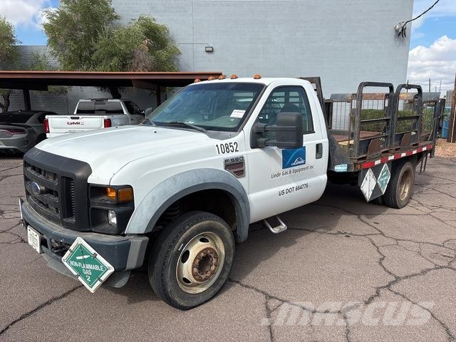 Ford F-550 Pritschenwagen/Pritschenwagen mit Seitenklappe