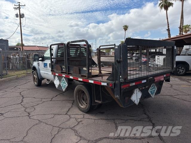 Ford F-550 Pritschenwagen/Pritschenwagen mit Seitenklappe