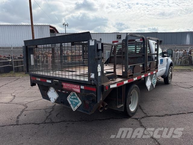Ford F-550 Pritschenwagen/Pritschenwagen mit Seitenklappe