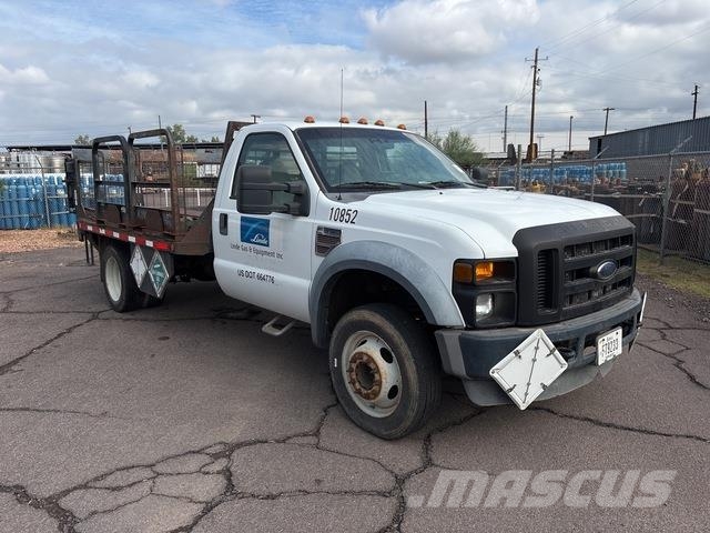 Ford F-550 Pritschenwagen/Pritschenwagen mit Seitenklappe