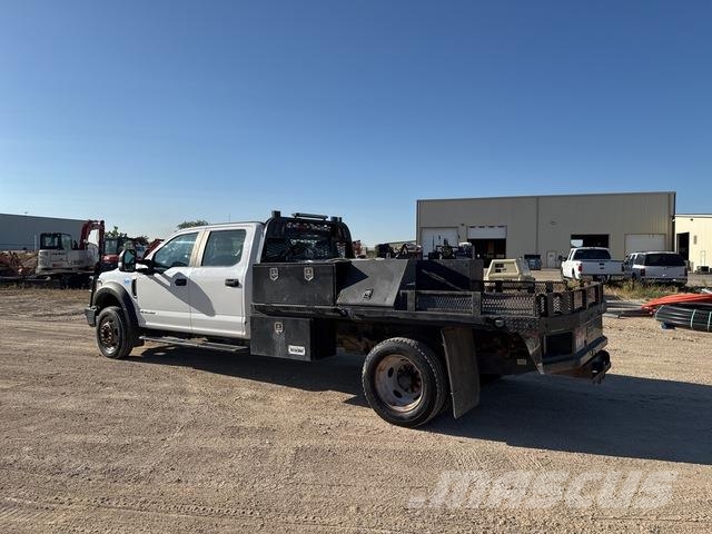 Ford F-550 Camion plateau