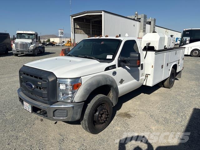 Ford F-550 Vieglais kravas automobilis/izkraušana no sāniem