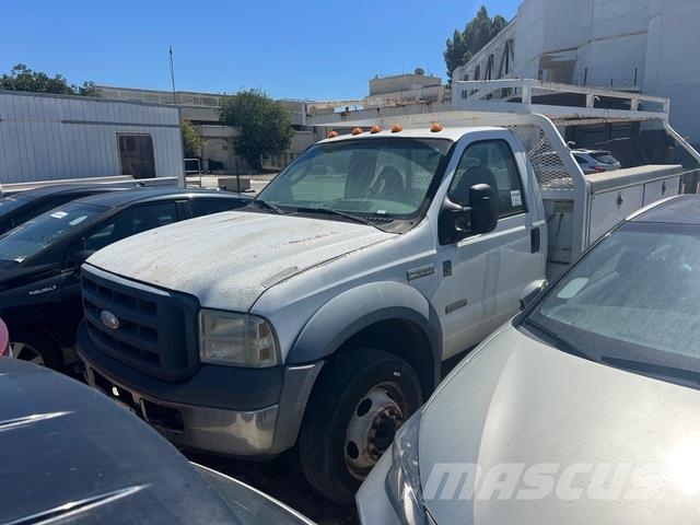 Ford F-550 Vieglais kravas automobilis/izkraušana no sāniem