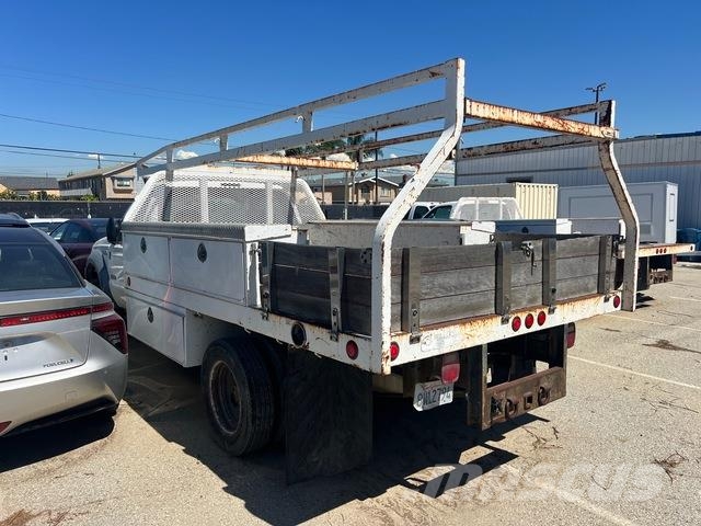 Ford F-550 Vieglais kravas automobilis/izkraušana no sāniem
