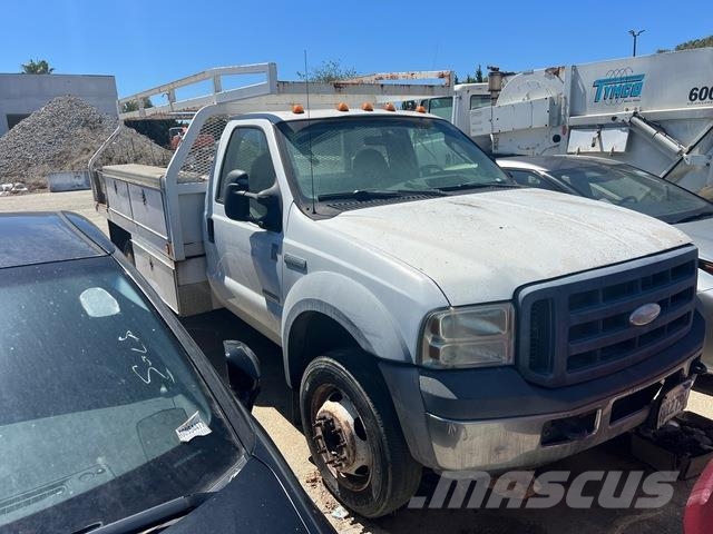 Ford F-550 Vieglais kravas automobilis/izkraušana no sāniem