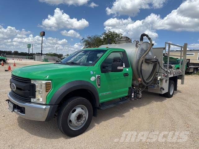 Ford F-550 運油車