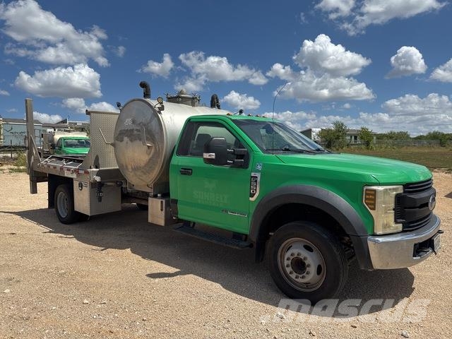 Ford F-550 運油車