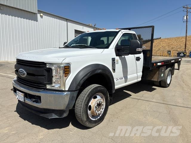 Ford F-550 Camion plateau