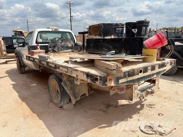 Ford F-550 Super Duty Tovornjaki s kesonom/platojem