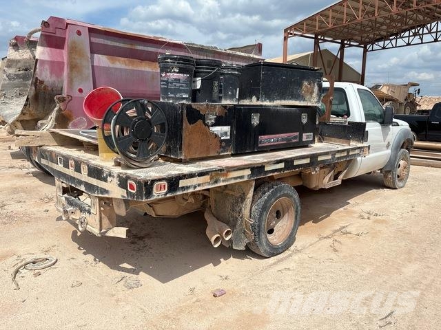Ford F-550 Super Duty Tovornjaki s kesonom/platojem