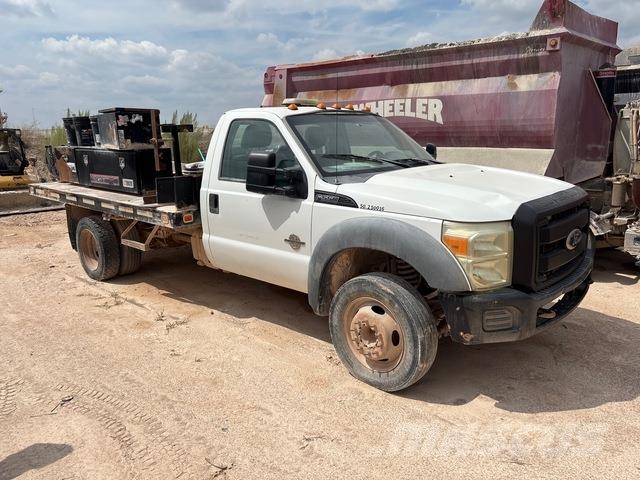 Ford F-550 Super Duty Tovornjaki s kesonom/platojem