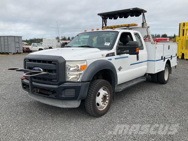 Ford F-550 Super Duty Vieglais kravas automobilis/izkraušana no sāniem
