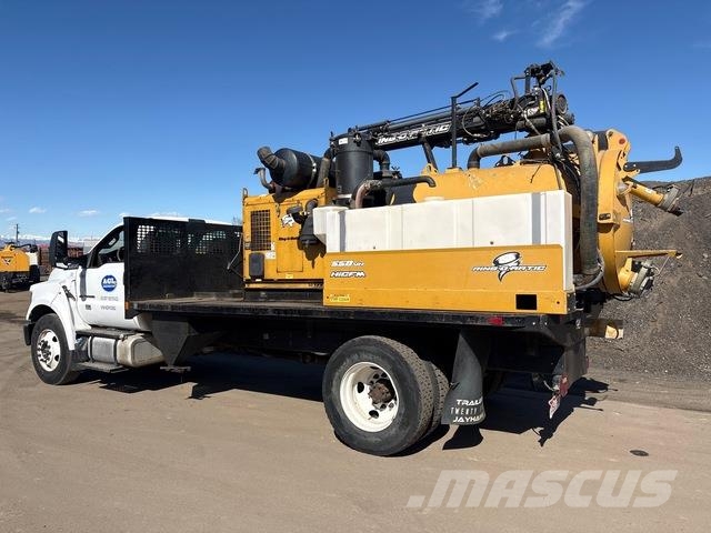 Ford F-650 Εκσκαφείς με ερπύστριες