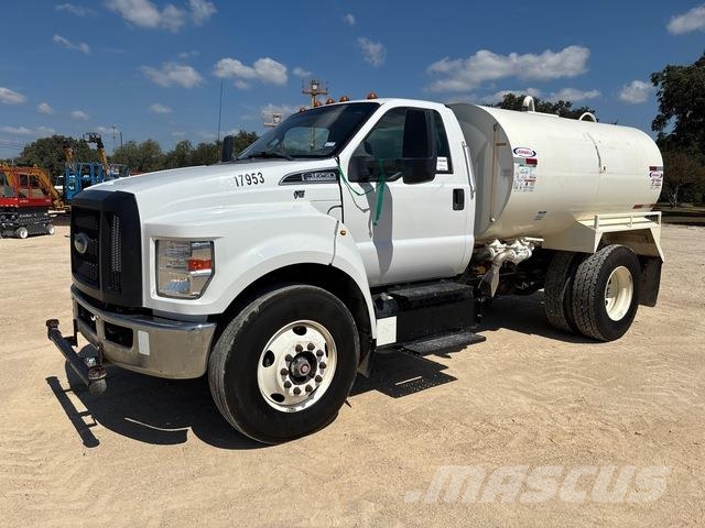 Ford F-650 Caminhão-pipa