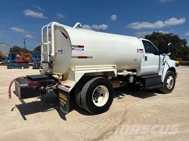 Ford F-650 Caminhão-pipa