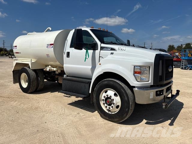 Ford F-650 Caminhão-pipa