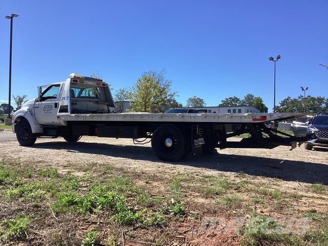 Ford F-650 Evakuators ar manipulatoru