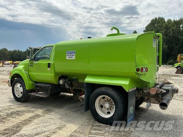Ford F-750 Wassertanker