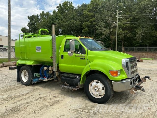 Ford F-750 Wassertanker