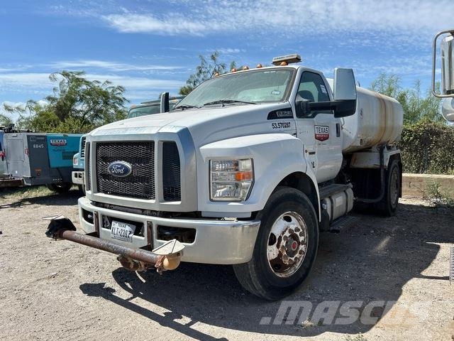 Ford F-750 Vízszállító teherautók