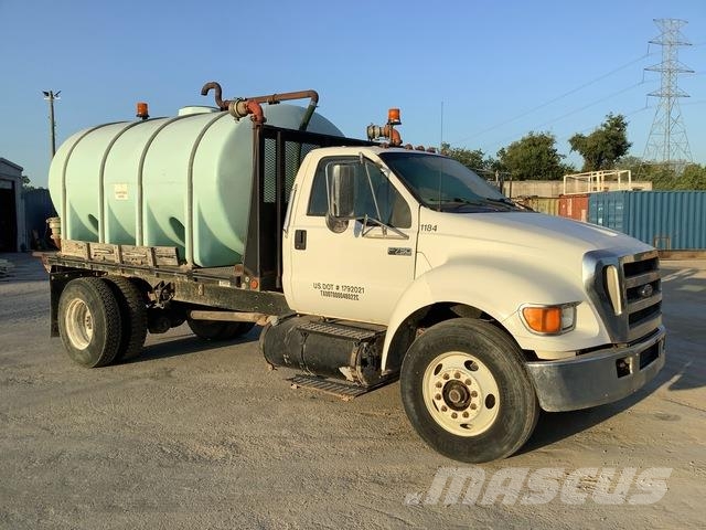 Ford F-750 Поливальні машини