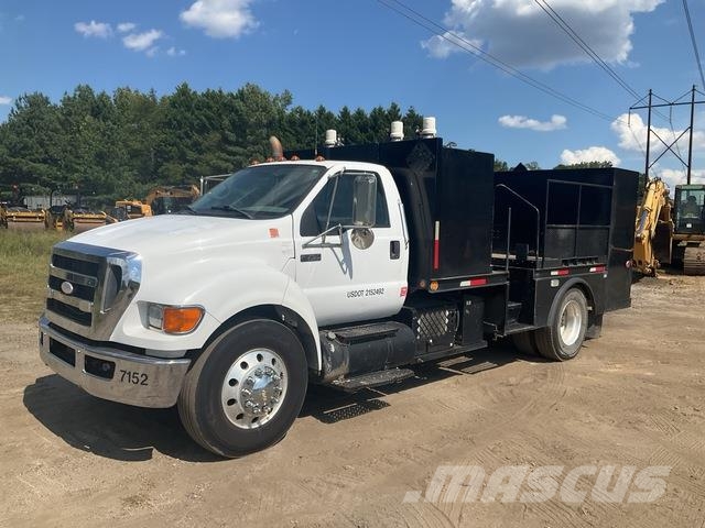 Ford F-750 Вантажівки-цистерни