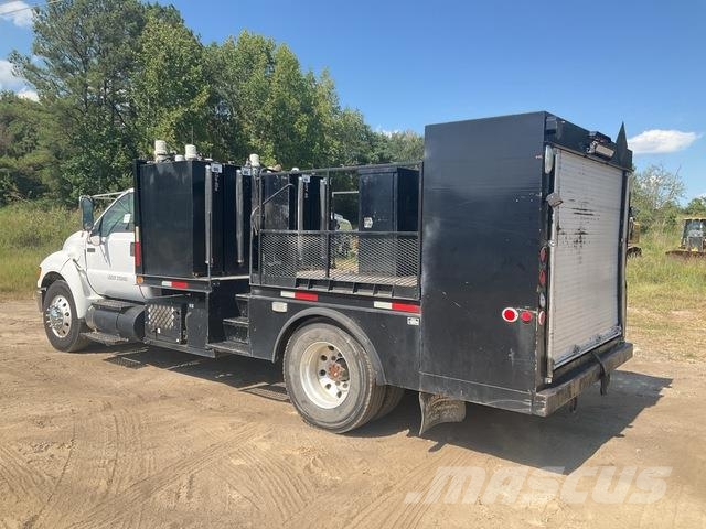 Ford F-750 Вантажівки-цистерни