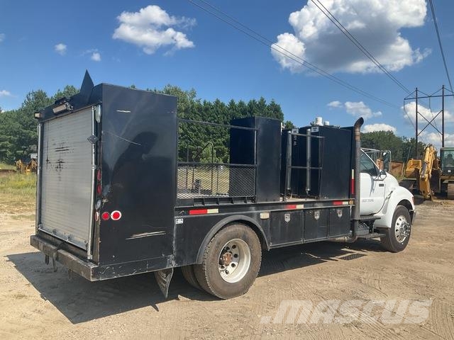 Ford F-750 Вантажівки-цистерни