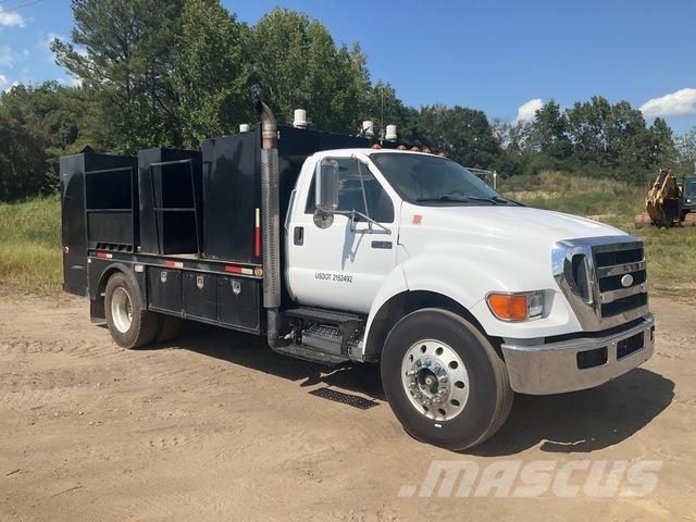 Ford F-750 Вантажівки-цистерни