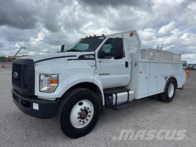 Ford F-750 Pritschenwagen/Pritschenwagen mit Seitenklappe