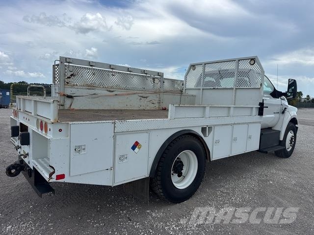Ford F-750 Pritschenwagen/Pritschenwagen mit Seitenklappe