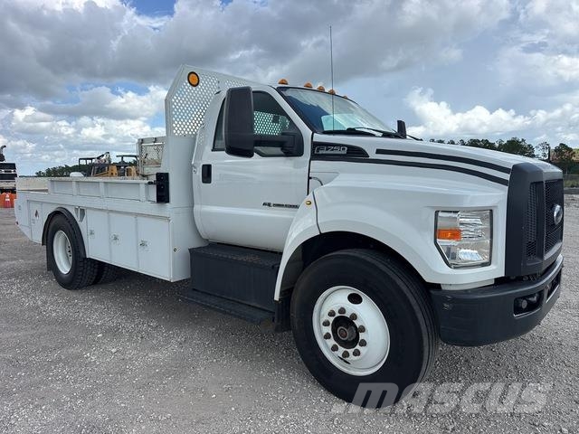 Ford F-750 Pritschenwagen/Pritschenwagen mit Seitenklappe