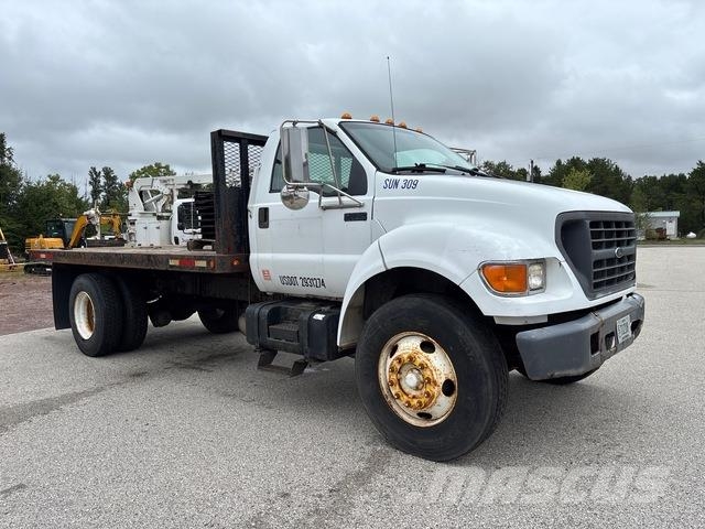 Ford F-750 Platformas/izkraušana no sāniem