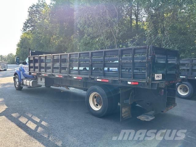Ford F-750 平ボディー