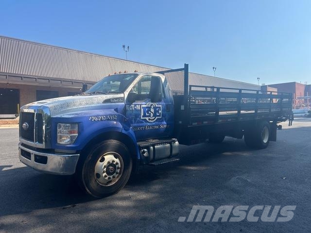 Ford F-750 平ボディー