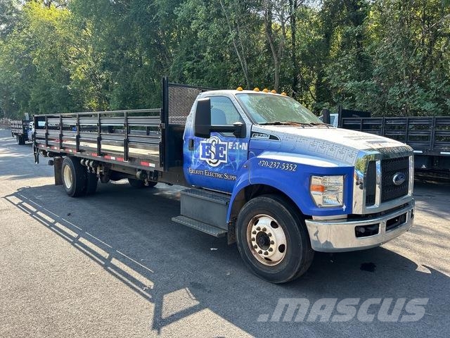 Ford F-750 平ボディー