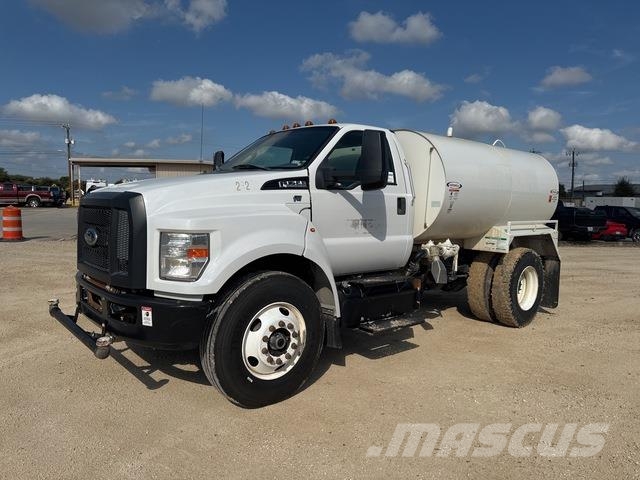 Ford F-750 Water bowser