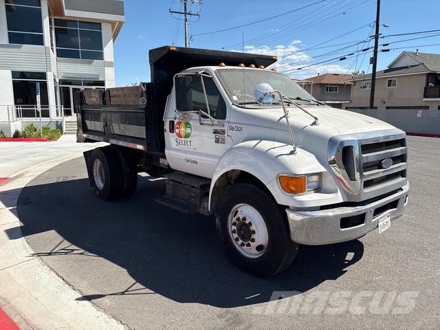 Ford F-750 Pašizgāzējs