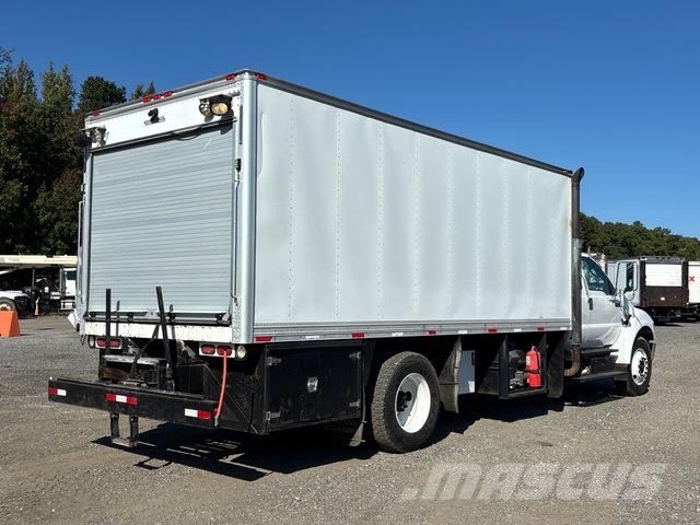 Ford F-750 Autocisterna