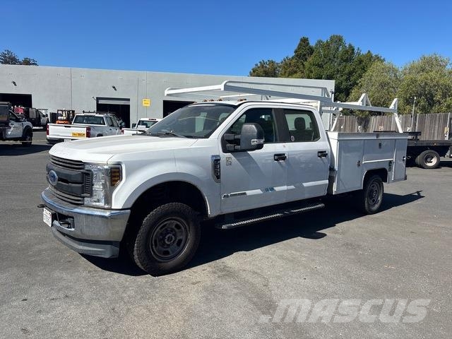 Ford F350 Vieglais kravas automobilis/izkraušana no sāniem