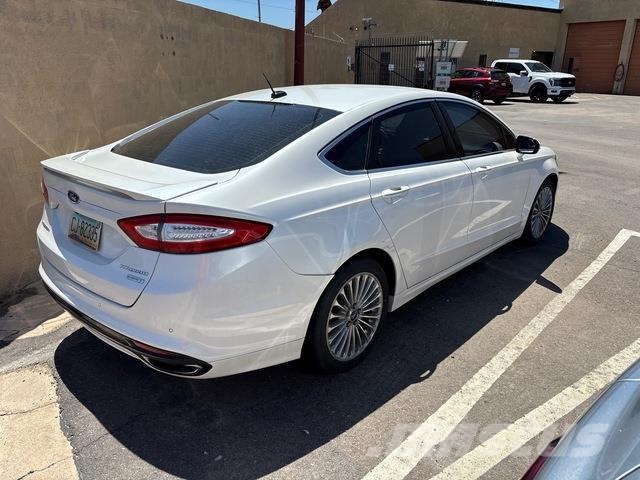 Ford Fusion PKWs