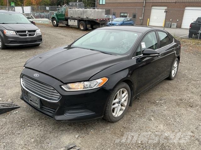 Ford Fusion SE Automobili