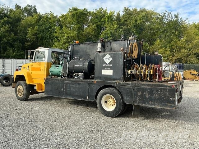 Ford L8000 Цистерна