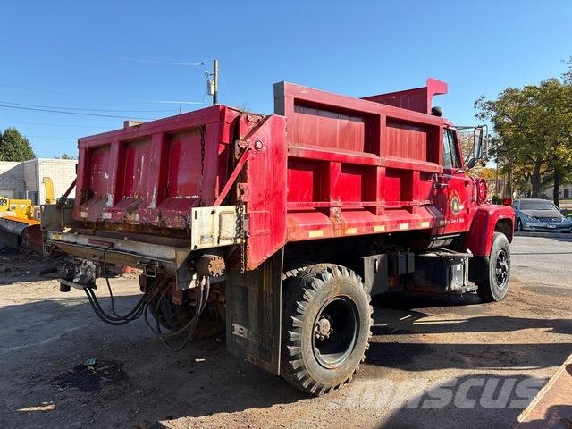 Ford L8000 Camiones bañeras basculantes o volquetes
