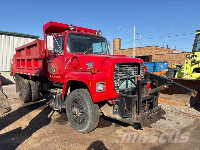 Ford L8000 Camiones bañeras basculantes o volquetes