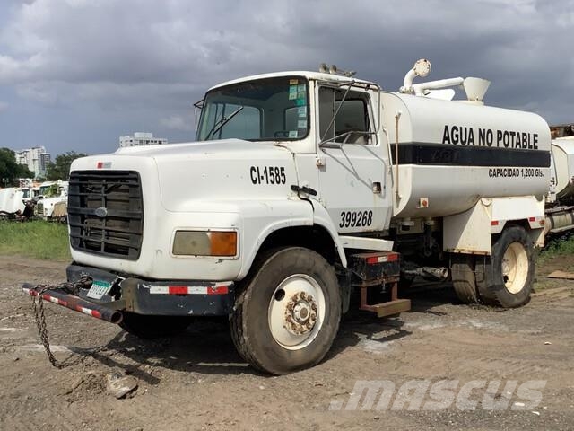 Ford L9000 Wassertanker